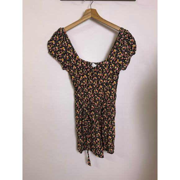 American Eagle Outfitters Black Floral Short Sleeve Romper Sweetheart Neck Sz Sm - Picture 1 of 4